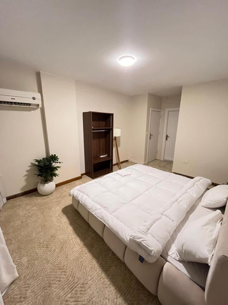 Apartment Zamalek Beside Hilton 4br Cairo
