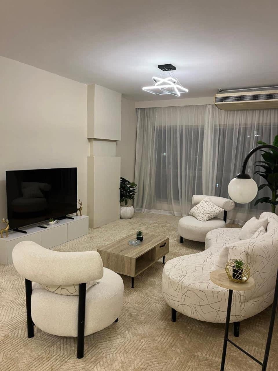Zamalek Beside Hilton 4br Apartment Cairo